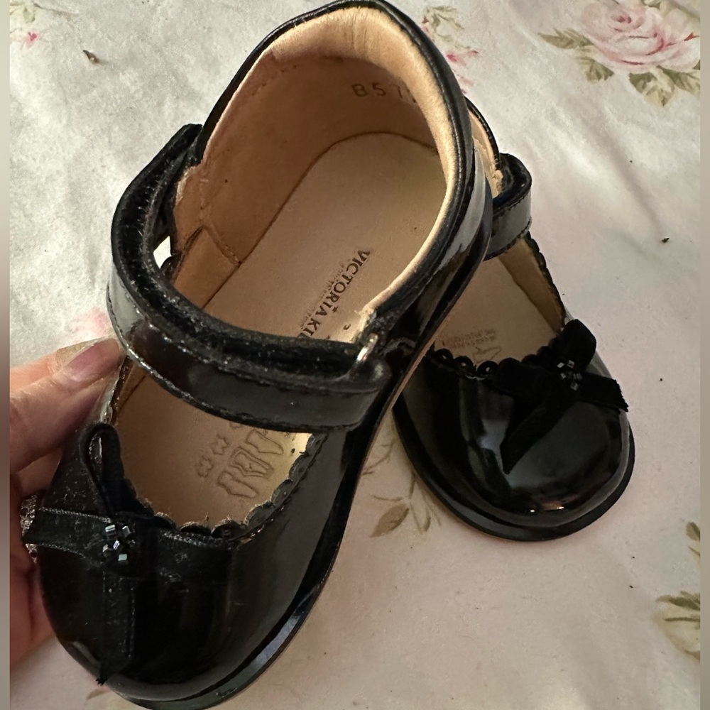 Victoria Kids Shoes Mary Jane blck patten Italian Leather Various szs New N' Box